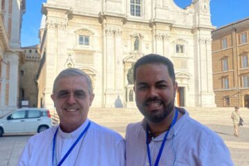 Terceiro dia de peregrinação leva bispo Dom Marco Aurélio e padre Adriano ao Santuário de Nossa Senhora de Loreto