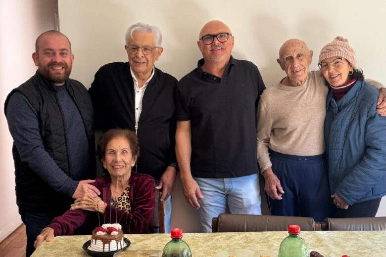 A DeFato e Rádio Caraça abraçam Doutor Colombo pelo seu aniversário de 104 anos