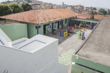 Professores da rede municipal de BH realizam paralisação nesta quinta e podem entrar em greve