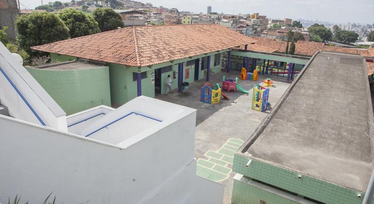 Professores da rede municipal de BH realizam paralisação nesta quinta e podem entrar em greve