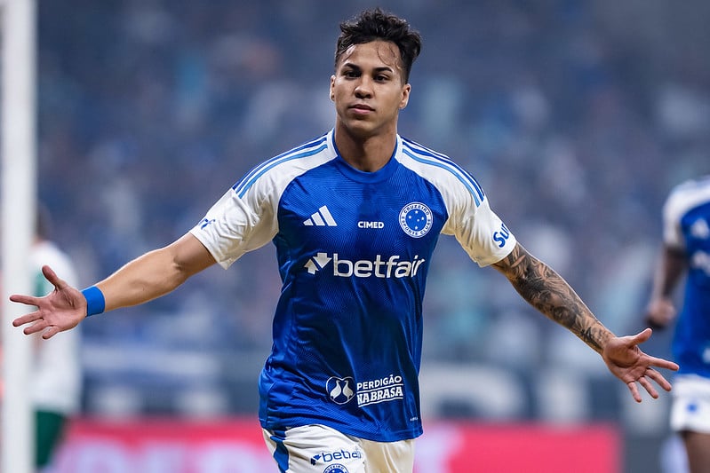 Cruzeiro vence o Palmeiras e chega à vice-liderança do Brasileirão