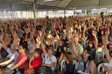 Professores da rede municipal de BH declaram greve por tempo indeterminado