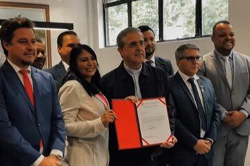 Dom Marco Aurélio Gubiotti é homenageado na Câmara por atuação pastoral e no HNSD