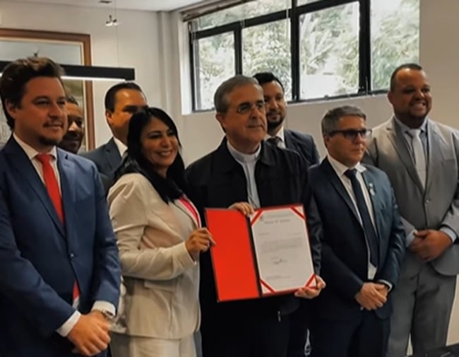 Dom Marco Aurélio Gubiotti é homenageado na Câmara por atuação pastoral e no HNSD