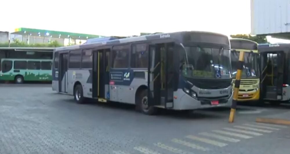 Greve de motoristas paralisa 24 linhas de ônibus em Belo Horizonte