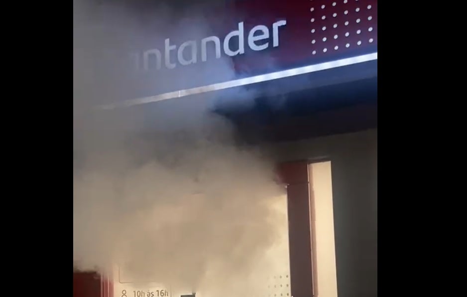 Cortina de fumaça em agência do Santander mobiliza Bombeiros e PM em Itabira