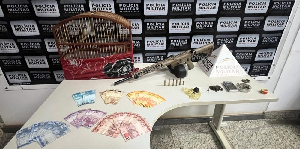 Polícia Militar apreende fuzil, drogas e prende suspeito durante operação em Barão de Cocais