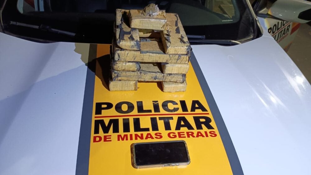 Homem é preso em flagrante com 11 barras de maconha em ônibus em Itabira