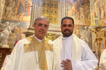 Bispo Dom Marco Aurélio e padre Adriano participam do Jubileu dos Bispos e celebram Missa em Catedral com relíquia eucarística