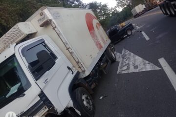 Motorista cochila ao volante e colide de frente com caminhão na BR-381 em João Monlevade