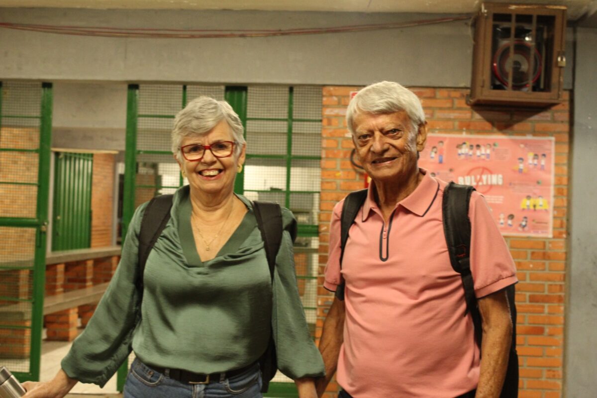 Casal com raízes em Itabira volta a estudar aos 72 e 82 anos e inspira comunidade escolar