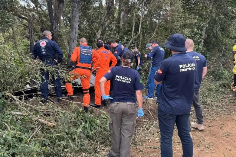 Piloto e dono de empresa do balão que caiu em Santa Catarina podem ser presos, diz polícia