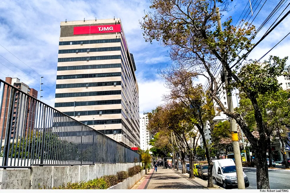 Empresa é condenada a pagar multa após vender doces com larvas em Minas Gerais