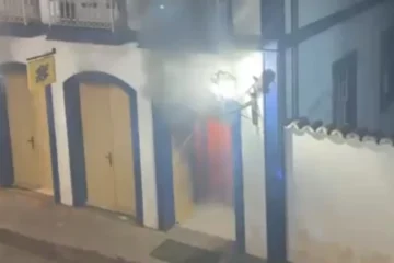 Agência do Banco do Brasil pega fogo, em Serro; Polícia suspeita de incêndio criminoso