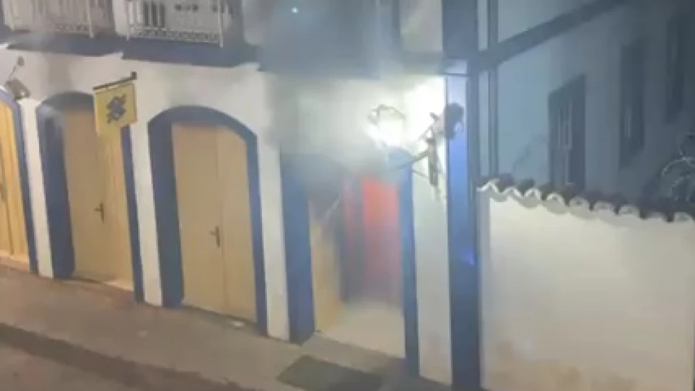 Agência do Banco do Brasil pega fogo, em Serro; Polícia suspeita de incêndio criminoso
