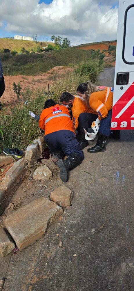 Motoqueiro sofre traumatismo craniano em acidente, em João Monlevade
