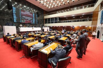 Deputados aprovam direito a acompanhante para mulheres em sedação nos serviços de saúde