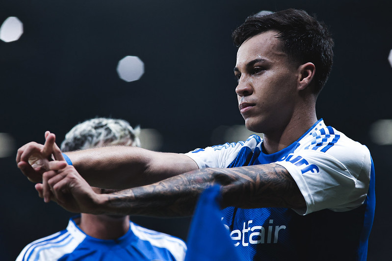 Valendo a liderança, Cruzeiro enfrenta Fluminense nesta quinta; rádio Caraça FM transmite duelo