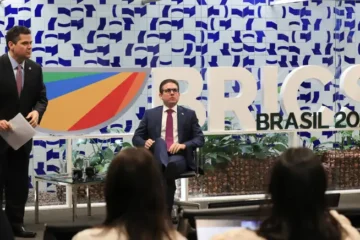 Ameaça de Trump faz Alcolumbre e Motta adiarem anistia