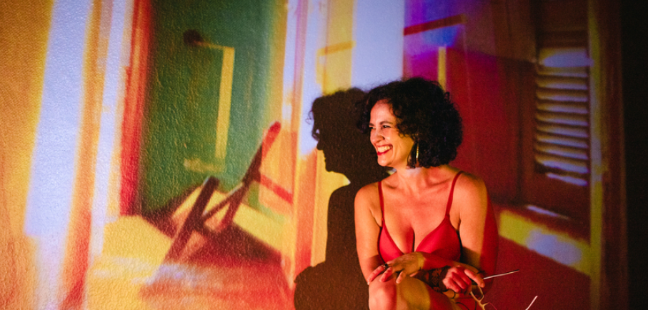 Peça “Gabri[ELAS]” traz ao palco do Festival de Inverno reflexão sobre corpos femininos e resistência