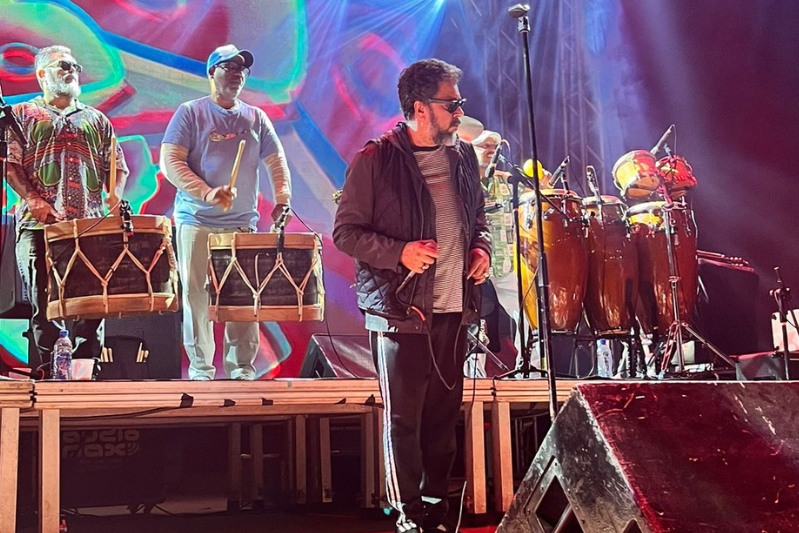 Jorge Du Peixe exalta resistência cultural em Itabira e comenta homenagem da Grande Rio ao manguebeat