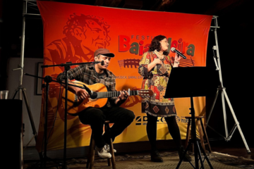 Dupla leva ao palco memórias e canções de Newton Baiandeira no Festival de Inverno de Itabira