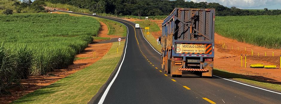 Aplicativos e novas tecnologias ajudam motoristas a planejarem viagens seguras pelas estradas mineiras