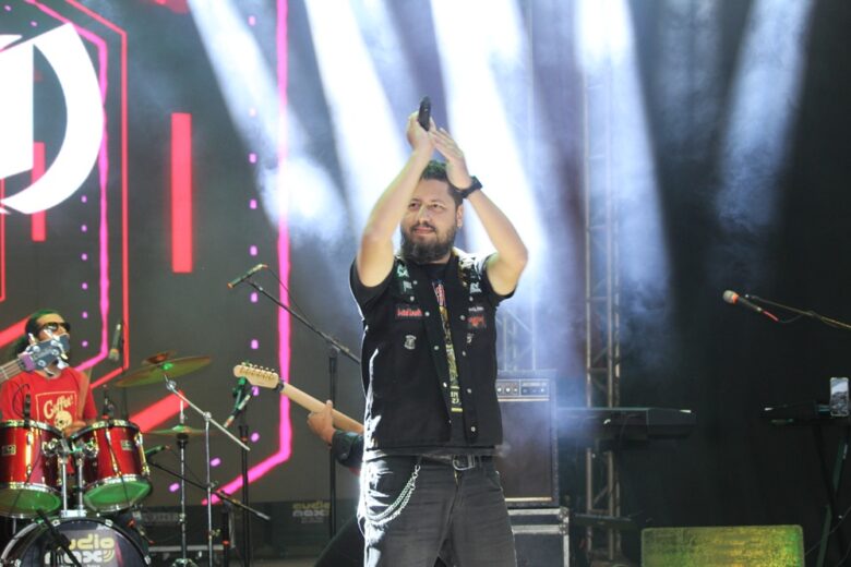 Gerações se unem em Itabira durante shows do Dia Mundial do Rock no 51° Festival de Inverno