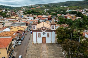 Sábado (23) tem seresta no adro da Igreja Matriz de Conceição do Mato Dentro