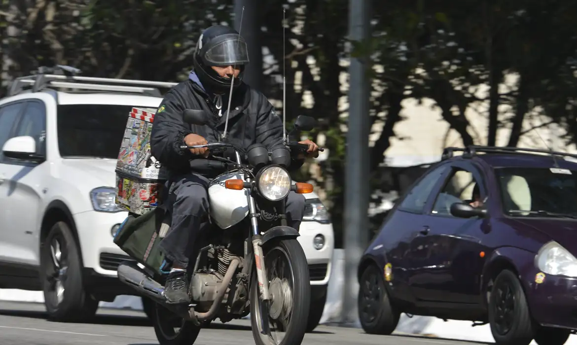 Atenção, motociclistas! A Prefeitura de João Monlevade distribuirá antenas corta-pipa em blitz educativa