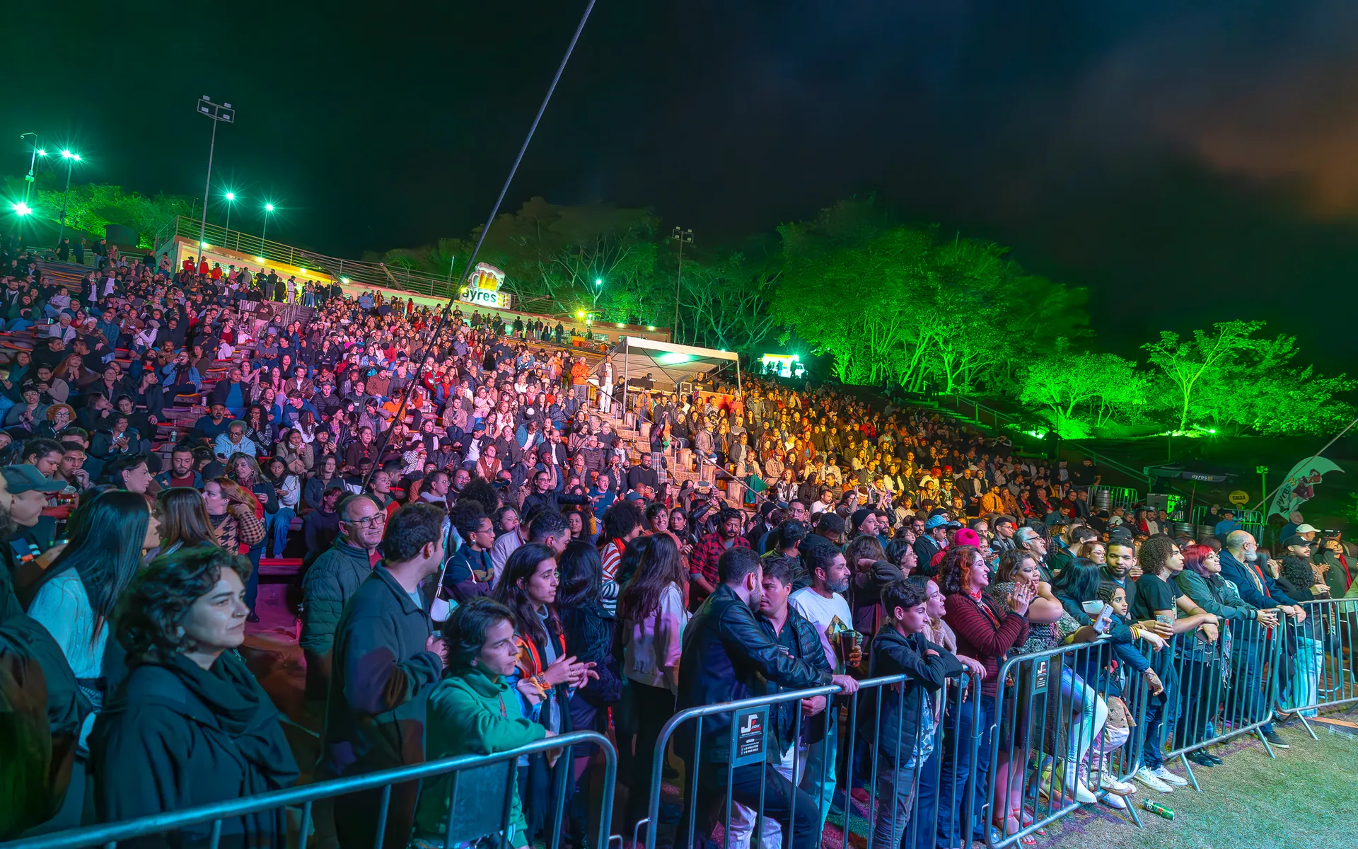 Festival de Inverno de Itabira tem domingo com rock, teatro de rua e contação de histórias