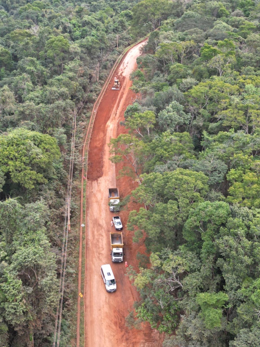 São Gonçalo do Rio Abaixo: obra de pavimentação da estrada para Vargem da Lua tem ritmo acelerado