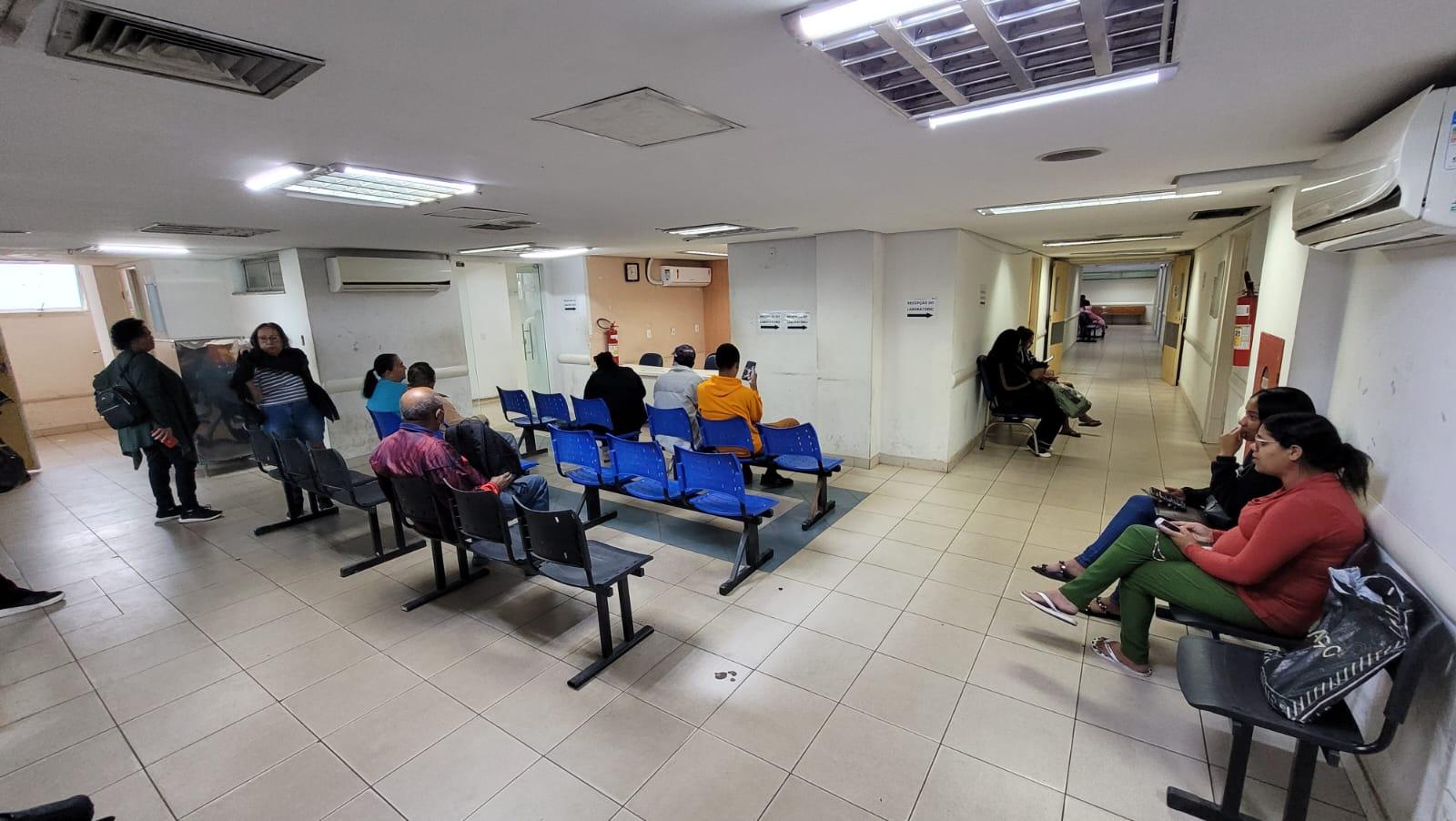 Mais conforto para os pacientes: Prefeitura de João Monlevade faz mudanças na área de acesso ao Laboratório Municipal