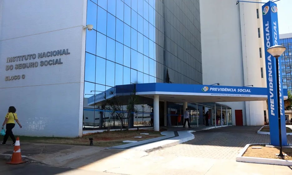 Os ladrões do INSS continuam livres, leves e soltos