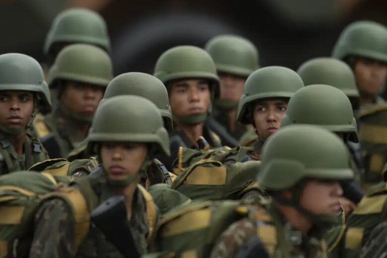 Senadores aprovam MP que aumenta vencimento de militares