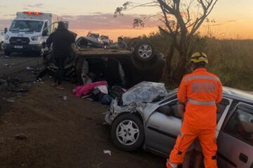 Acidente com caminhão e três carros deixa 11 feridos na BR-262, em Sacramento