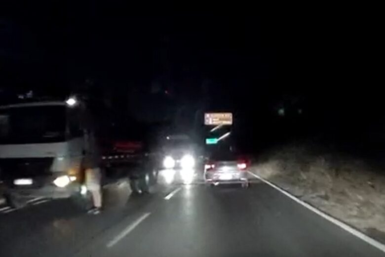 Novos registros mostram caminhões e carretas trafegando na contramão no trevo de Caeté, na BR-381
