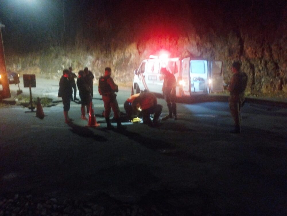Motociclista fica ferido após colisão com carreta na divisa entre João Monlevade e Bela Vista de Minas