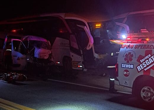 Grave acidente entre ônibus da Gontijo e van da Prefeitura de Timóteo deixa dois mortos na BR-381