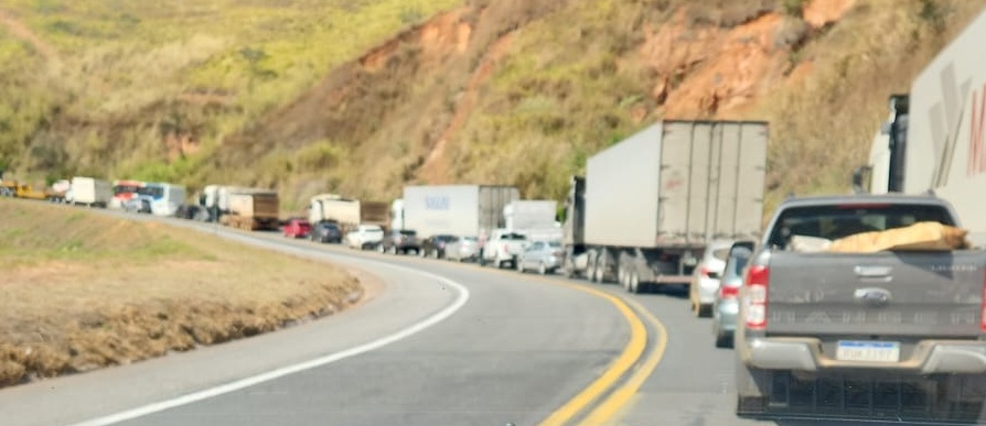 Trechos da BR-381 recebem obras em 15 cidades nesta quinta-feira; confira o cronograma completo