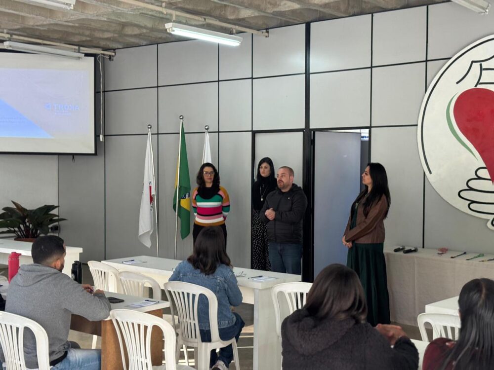 Prefeitura de Santa Maria de Itabira e Apae promovem capacitação para monitor de apoio a alunos autistas