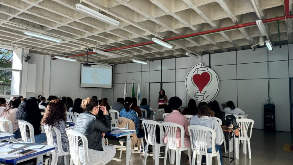 Prefeitura de Santa Maria de Itabira e Apae promovem capacitação para monitor de apoio a alunos autistas