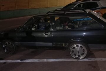Colisão entre carro e moto deixa dois feridos graves na estrada de acesso a Senhora do Carmo, em Itabira