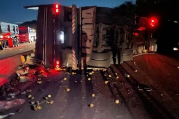 BR-381: acidentes com carretas geram longo congestionamento na Fernão Dias