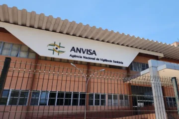 Anvisa proíbe comercialização de medicamentos e complemento alimentar