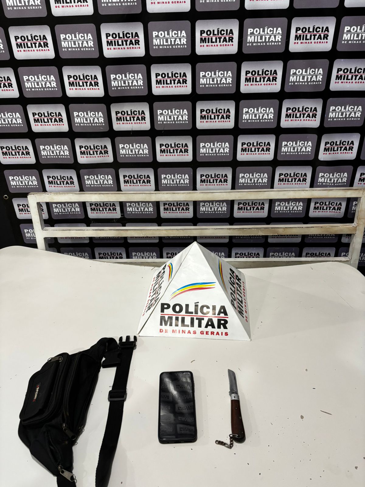 Adolescente é apreendido após roubo de celular em zona rural de Itabira
