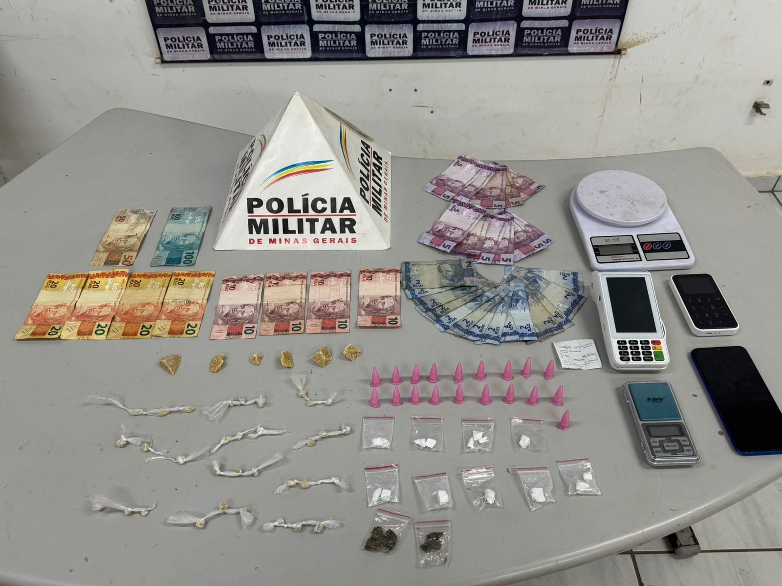 Polícia Militar prende jovem por tráfico de drogas em Itabira e apreende entorpecentes