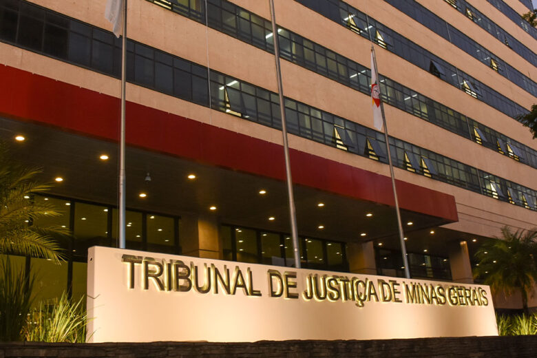 Cruzeiro e Máfia Azul foram condenados a pagar R$ 100 mil a pai de torcedor morto pela organizada