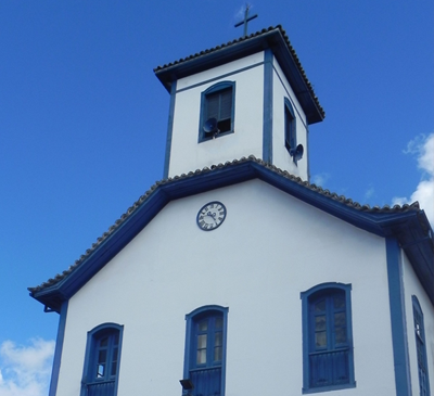 Paróquia Nossa Senhora da Saúde promove Arraiá com missa, quadrilha e show de Sérgio e Delson neste sábado