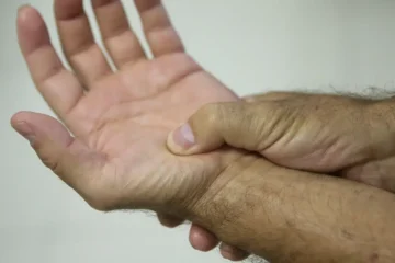 Lei define fibromialgia como deficiência a partir de 2026
